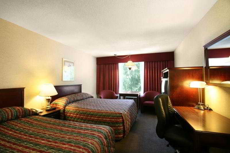 Sandman Hotel Edmonton West Room photo